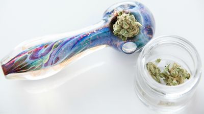 1566597302647_what-to-look-for-when-buying-a-cannabis-pipe.jpg