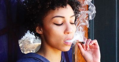 1571347630943_women-smoke-weed.jpg