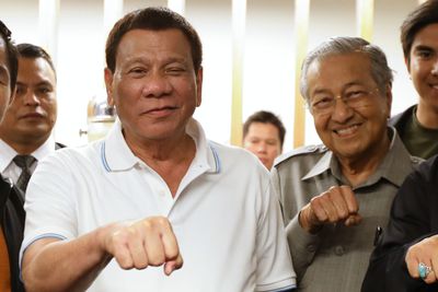 1576535543463_Rodrigo_Duterte_and_Mahathir_Mohamad_(Pacquiao_vs_Matthysse).jpg